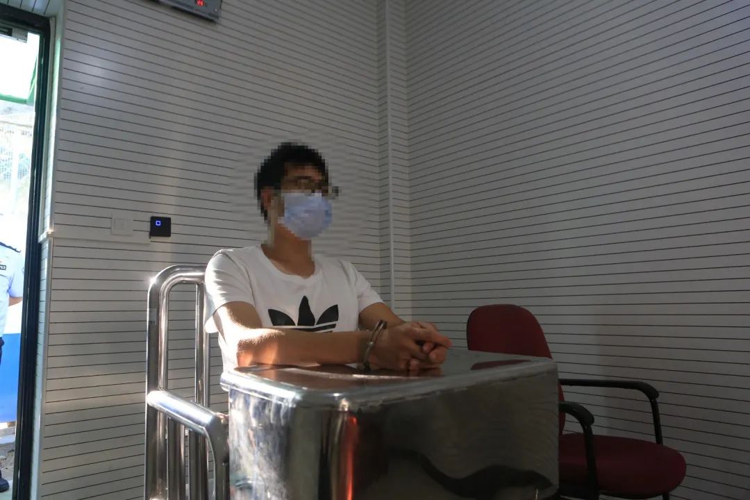 碰瓷|碰瓷公交车？栽了！