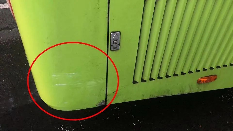 碰瓷|碰瓷公交车？栽了！