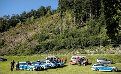 环球网|现实版“第一滴血”！德国男子抢走4名警察武器，带刀和弓箭潜入森林，数百警察搜索5天无果