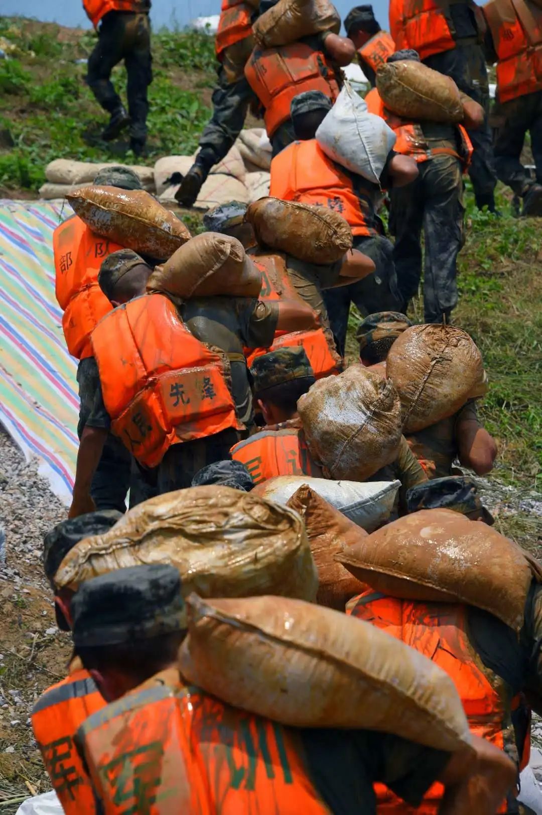 中国军情|“00后”的肩膀,扛得住!