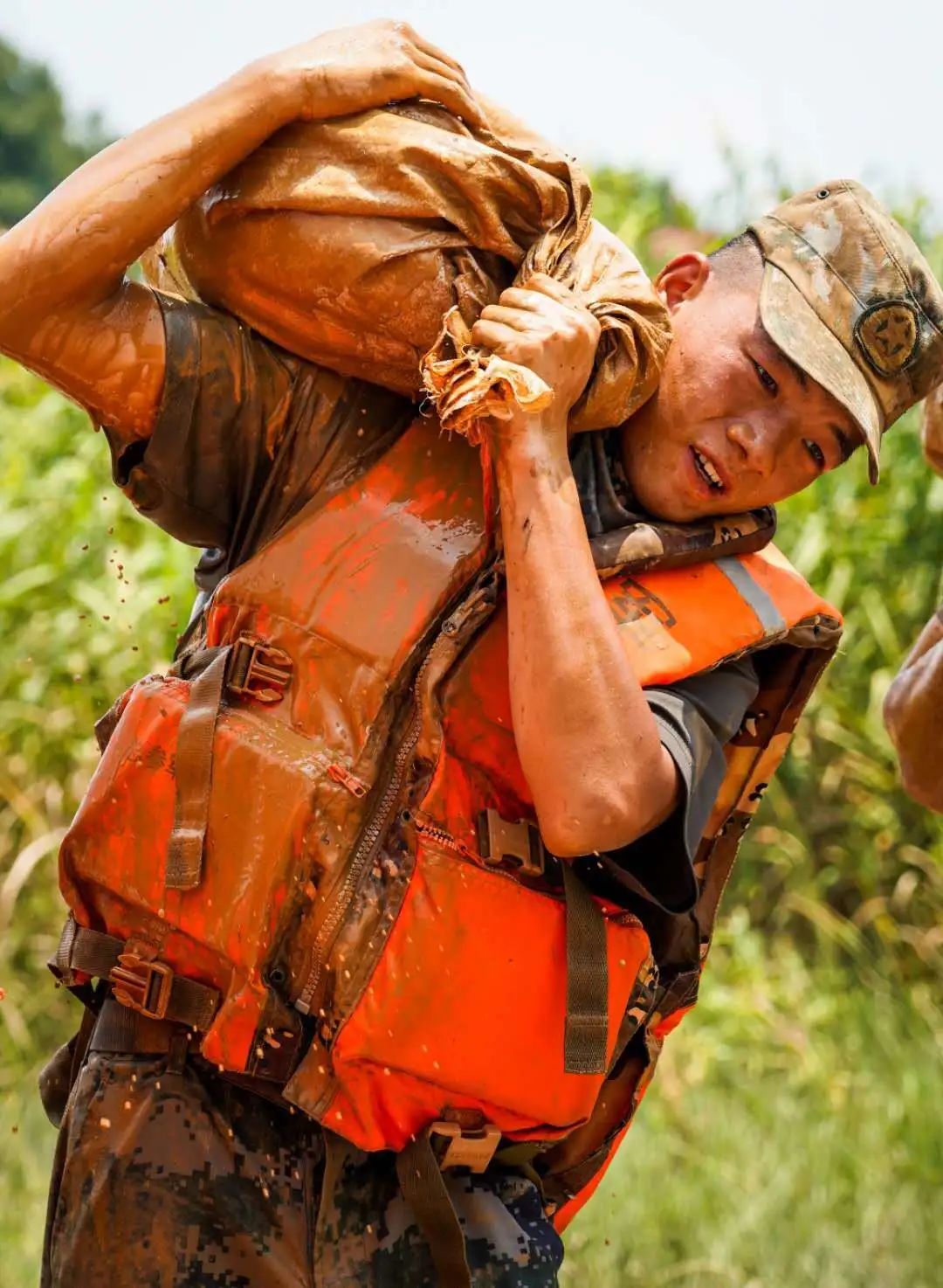 中国军情|“00后”的肩膀,扛得住!