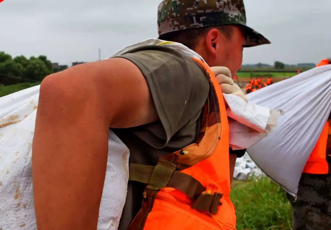 中国军情|“00后”的肩膀,扛得住!
