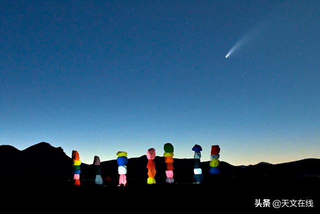 天文|新智彗星闪耀于国际空间站的惊艳照片