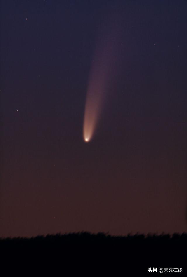 天文|新智彗星闪耀于国际空间站的惊艳照片