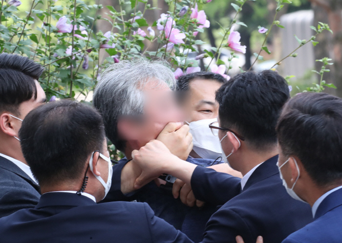 文在寅|57岁男子因向文在寅扔鞋被提请批捕,韩法院驳回