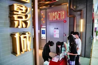 工人日报|电影院开了、旅游恢复了、比赛开始了……熟悉的生活回来了!