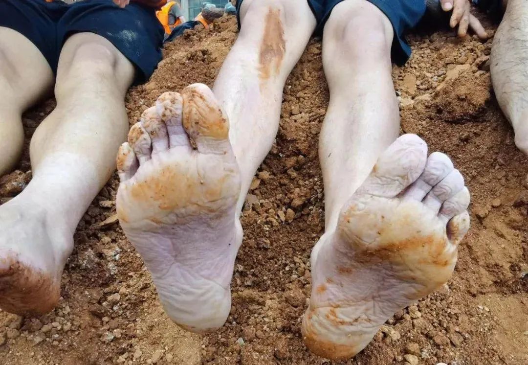 抗洪|57张抗洪图，没有一个标题能承载勇士的付出！