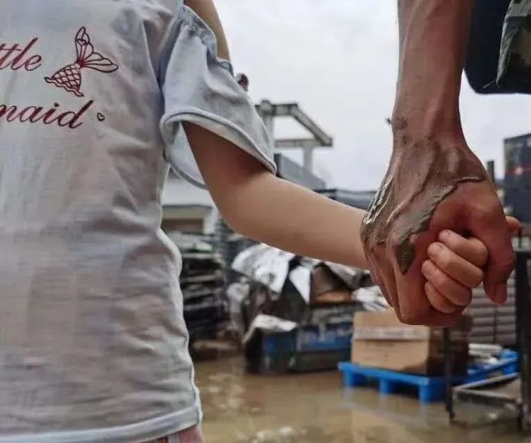 抗洪|57张抗洪图，没有一个标题能承载勇士的付出！