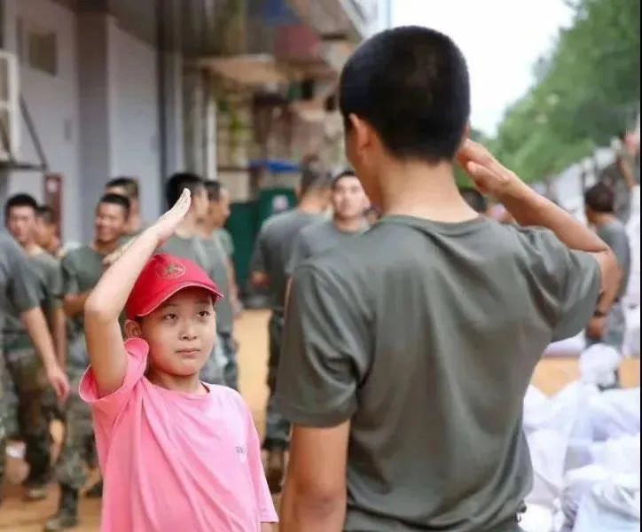 抗洪|57张抗洪图，没有一个标题能承载勇士的付出！