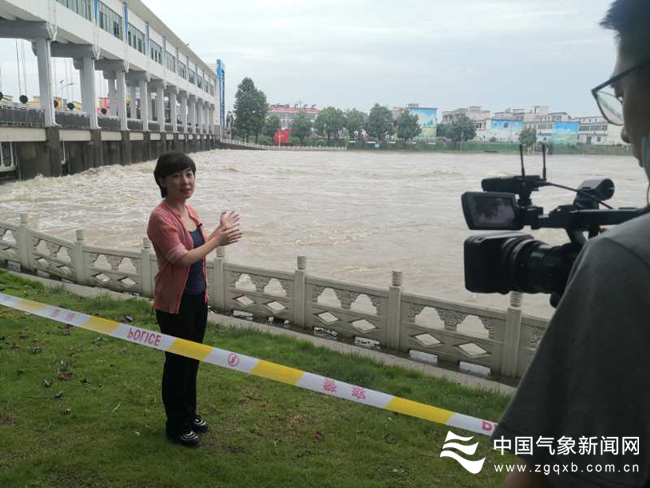 时政|【图片新闻】中国气象报记者奔赴王家坝一线采访