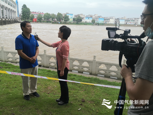 时政|【图片新闻】中国气象报记者奔赴王家坝一线采访