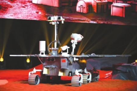 火星探测|中国首辆火星车露“真容”:方形脑袋 有4个“大翅膀”