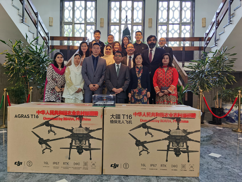环球网|“把中国最先进农业装备用于巴基斯坦治蝗！”12台大疆植保无人机援巴