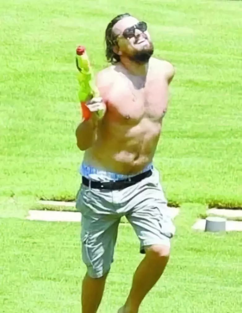 视觉志|遇到这样的男人请注意：54岁的年龄，24岁的身材。