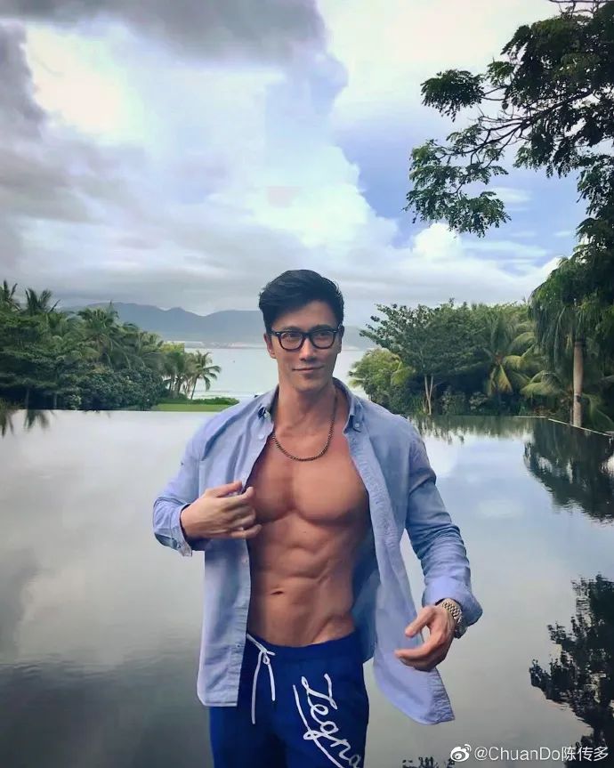 视觉志|遇到这样的男人请注意：54岁的年龄，24岁的身材。