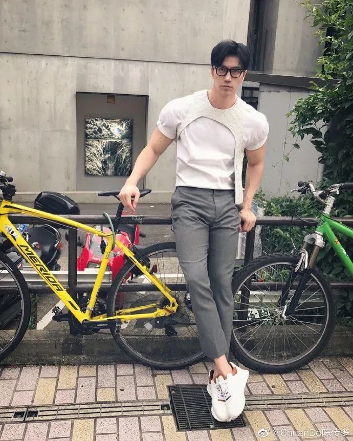 视觉志|遇到这样的男人请注意：54岁的年龄，24岁的身材。