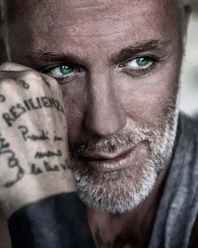 视觉志|遇到这样的男人请注意：54岁的年龄，24岁的身材。