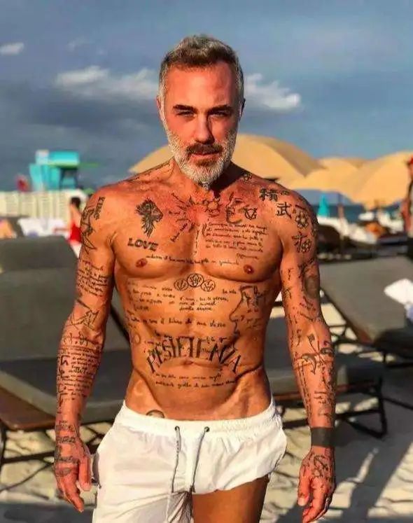 视觉志|遇到这样的男人请注意：54岁的年龄，24岁的身材。