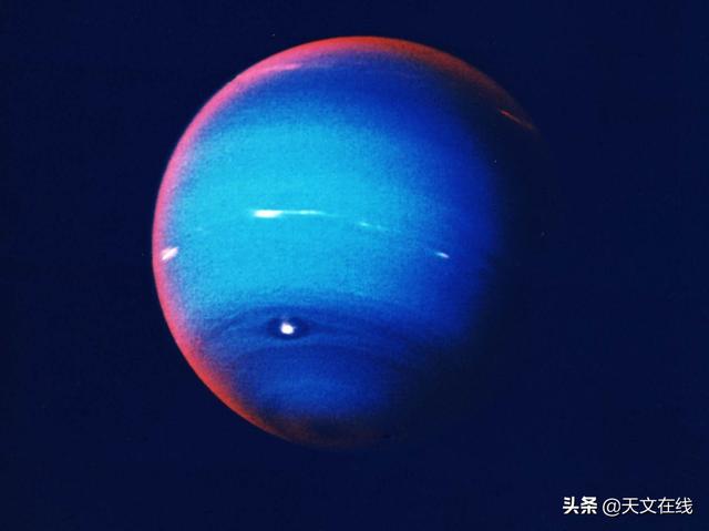 海王星|海王星的两颗卫星在轨道上绕着舞蹈