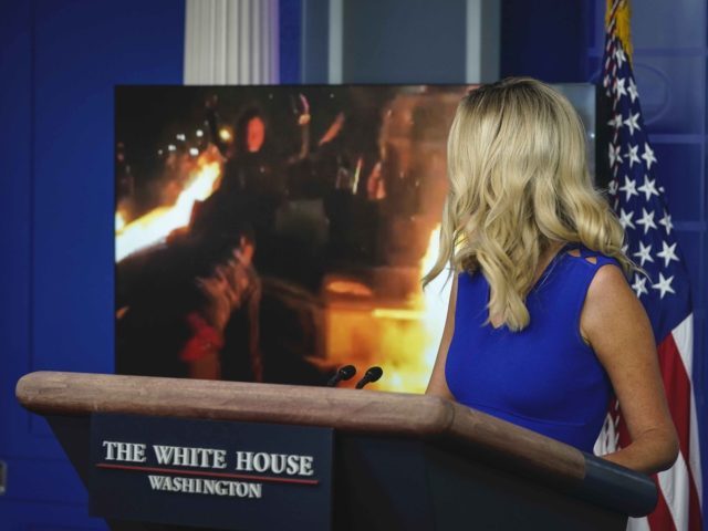 福克斯|忍无可忍！福克斯新闻把白宫简报会画面切了