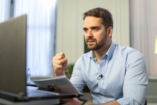 澎湃新闻|巴西已有10个州长感染新冠