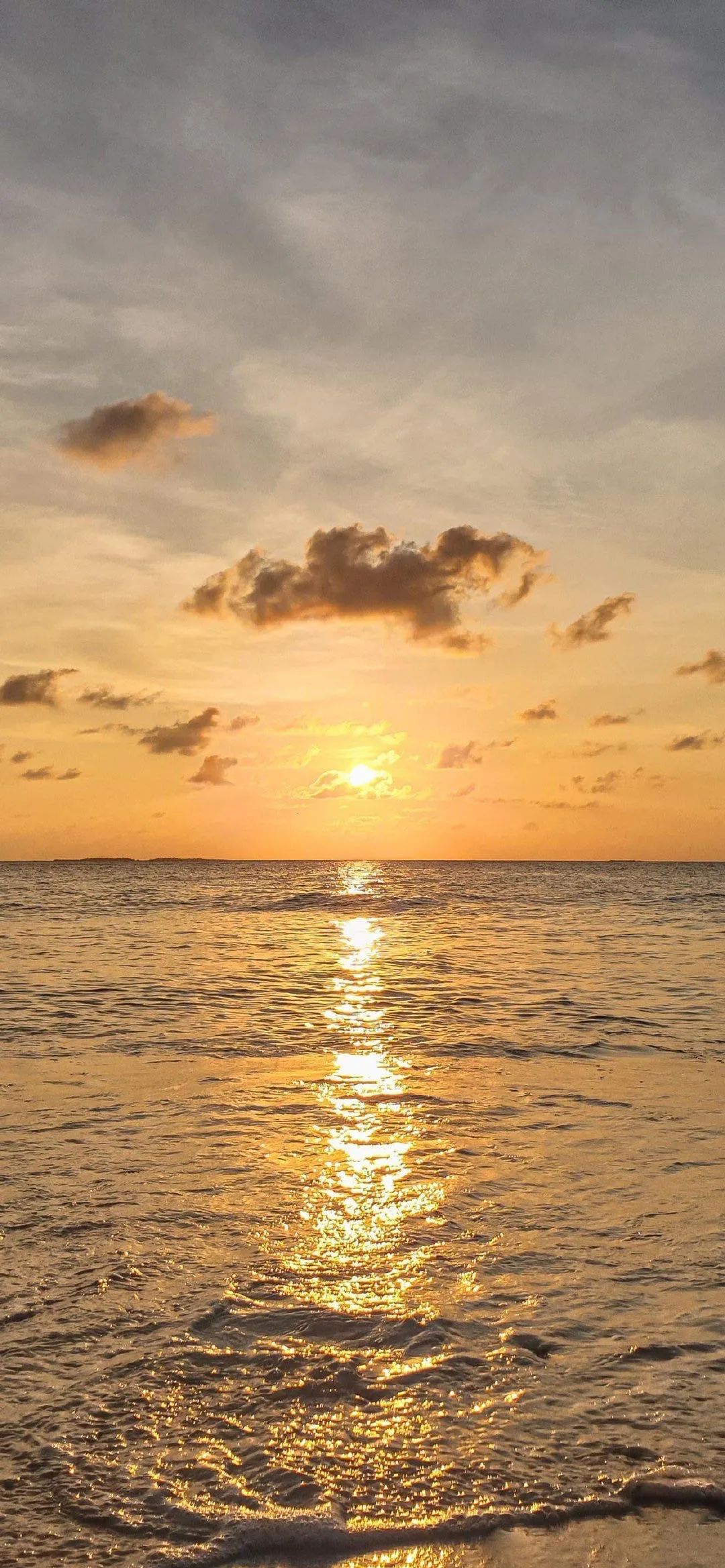 情感|七言 | ?没事早点睡，有空多挣钱