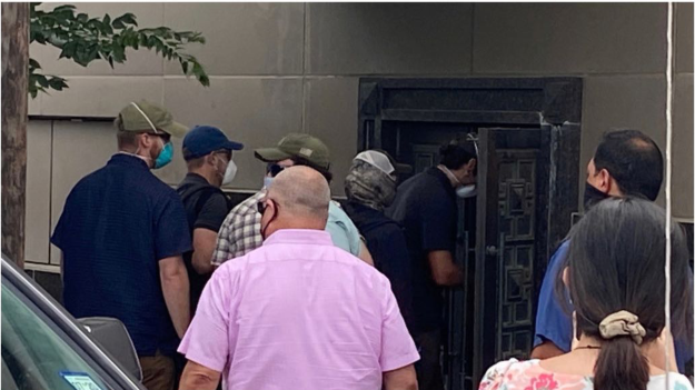 美国政治|深度：政治风暴中的中美使领馆