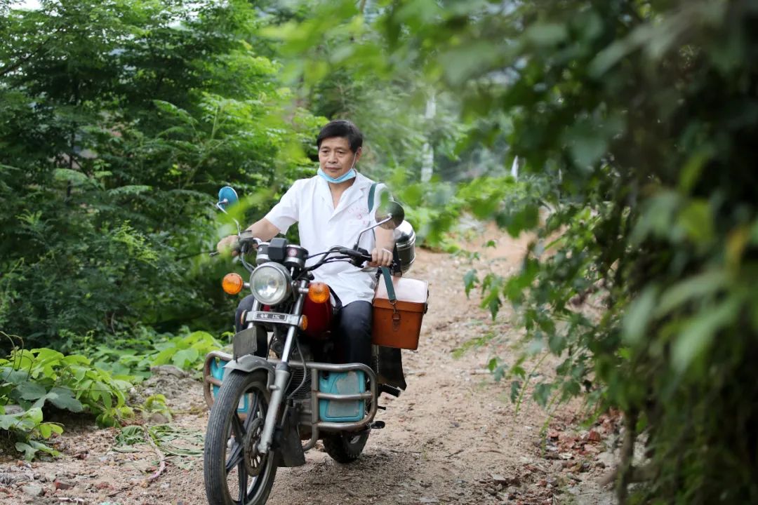 村医|忙着填表，村医哪有时间看病？