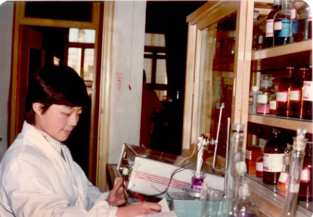 疫情|61岁，108场发布会，她最爱的一句话是……