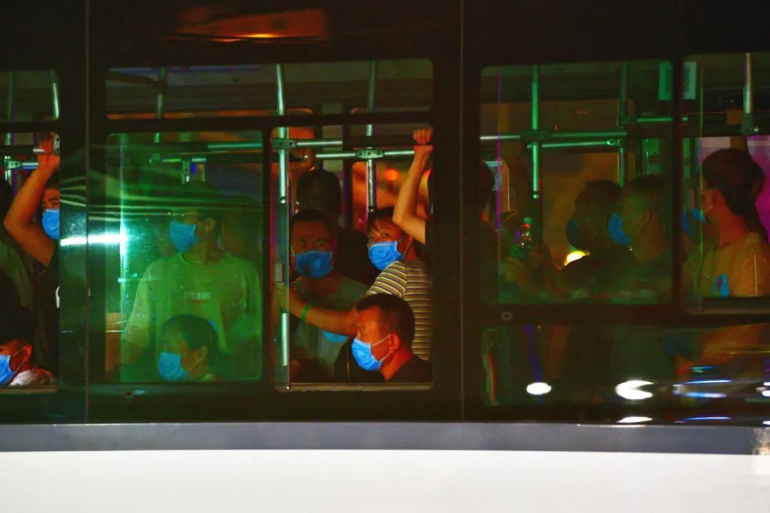 疫情|61岁，108场发布会，她最爱的一句话是……