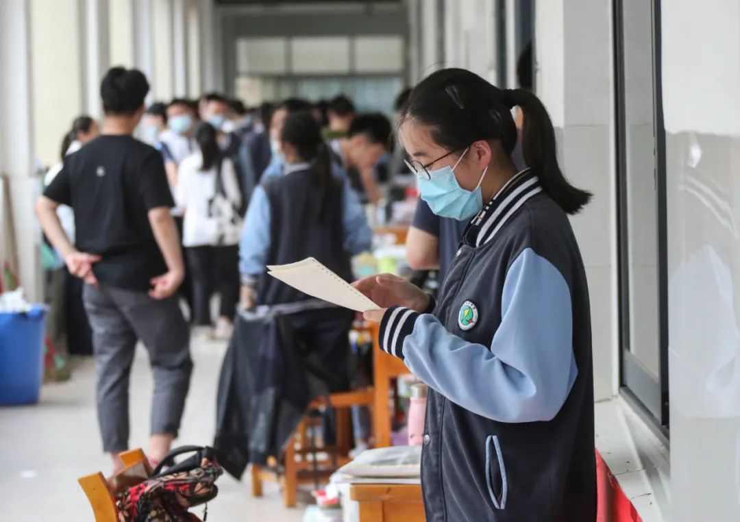 高考|985毕业自称“废物”？可以自嘲别自卑