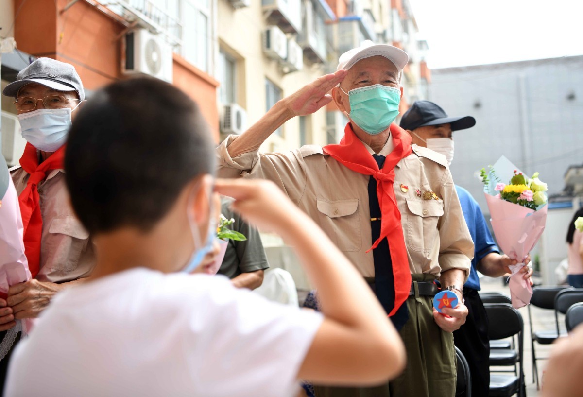 北京日报|“小苗”听老军人讲革命故事，特殊“勋章”献给他