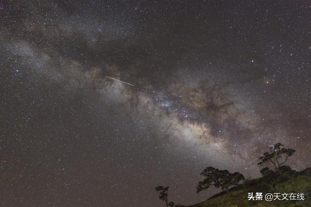 流星雨|请定好您的闹钟，近期，南宝瓶座δ流星雨将达到高峰