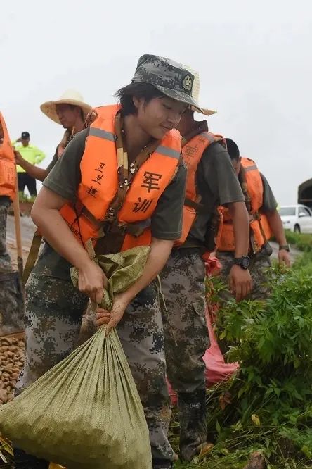 女兵|又美又飒！中国女兵