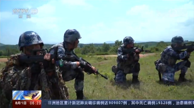 高原|空军空降兵进行武装、翼伞集群伞降演练 提升空军部队作战能力