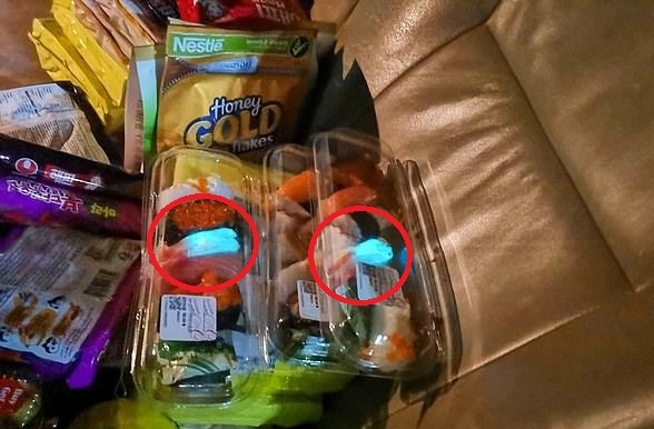 寿司|泰国一对母子发现购买的寿司黑暗中发出蓝色荧光