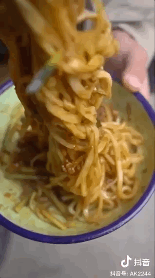 视觉志|那些从大城市消失的年轻人，躲进了深山拍抖音。