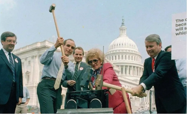 海外网|侠客岛:用在TikTok上的把戏,美国早就玩得烂熟