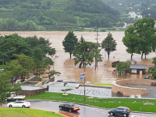 央视新闻|韩国持续暴雨致死亡人数升至22人