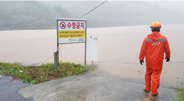 央视新闻|韩国持续暴雨致死亡人数升至22人
