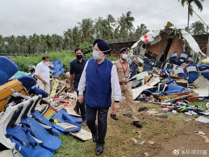 客机|白天照片来了:印度客机坠毁现场