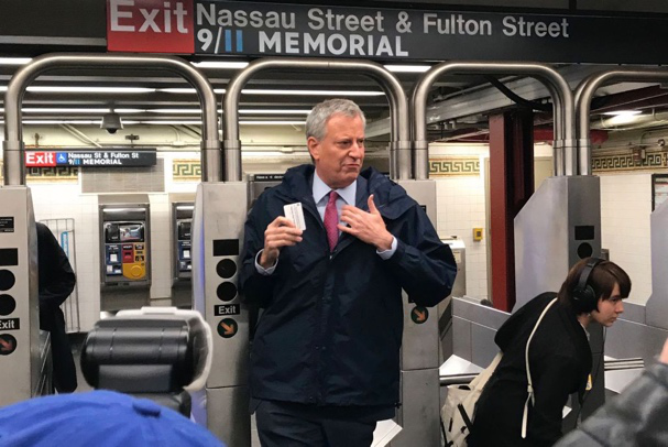 疫情|纽约防疫海报打脸了谁？