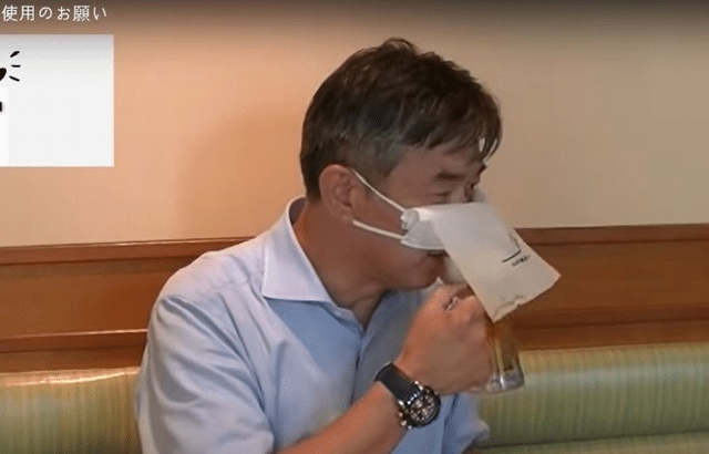 新华社|日本餐馆推出吃饭不用摘的口罩