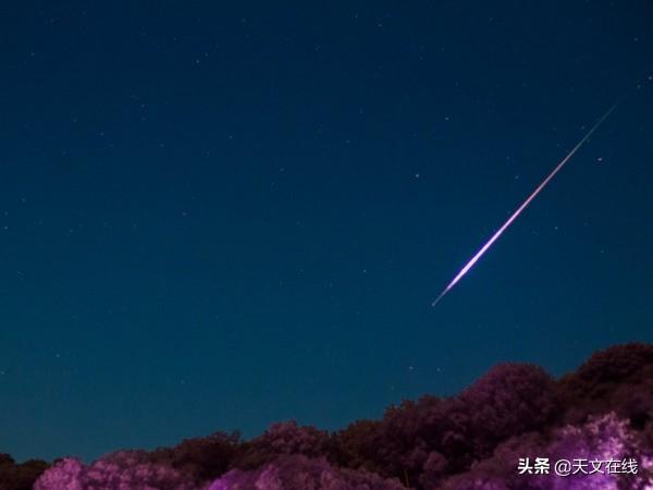 英仙座流星雨|请定好您的闹钟，本周，年度最给力的英仙座流星雨即将来临