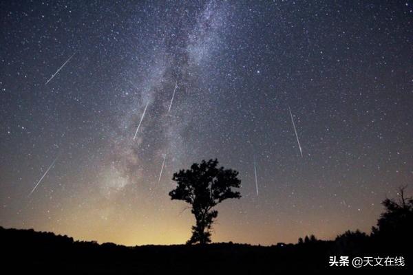 英仙座流星雨|闪耀八月夜空，英仙座流星雨极大将于八月12、13日降临