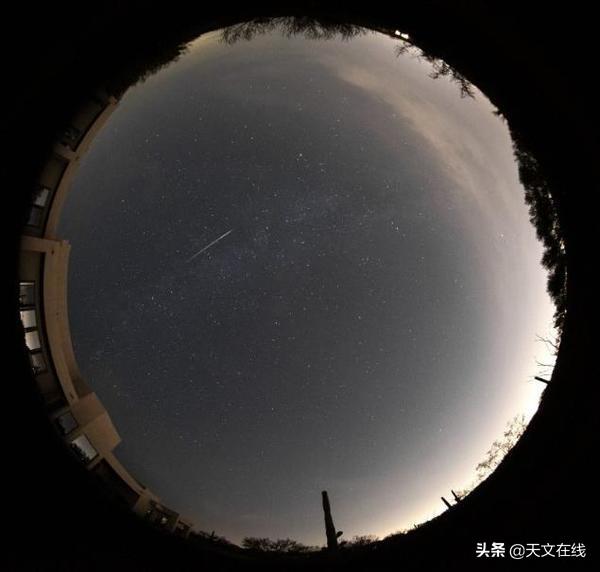 英仙座流星雨|闪耀八月夜空，英仙座流星雨极大将于八月12、13日降临