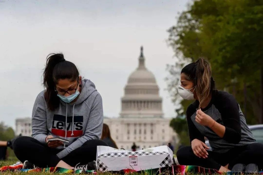 特朗普|特朗普催开学，还给出“温馨提示”：多看电脑会脑萎缩！