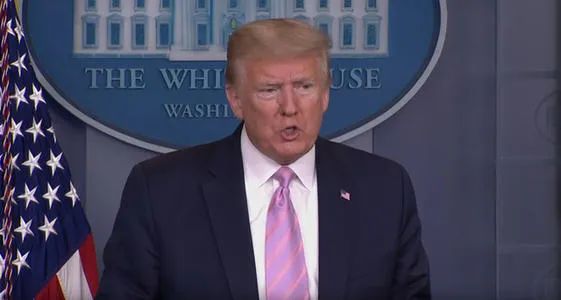 特朗普|特朗普催开学，还给出“温馨提示”：多看电脑会脑萎缩！