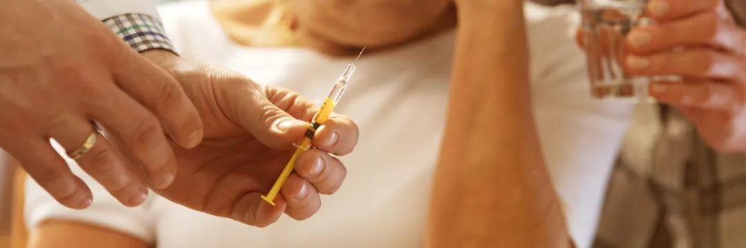 腰痛|年轻人为什么会腰疼，“哪都疼”究竟是种什么病？