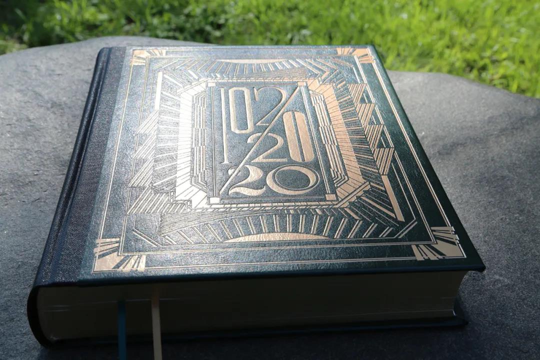 中央美术学院|厚达416页！中央美术学院录取通知“书”竟是一本空白的“艺术编年史”，网友：李尖尖快来看！